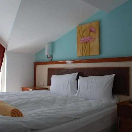 Adora Hotel 3*