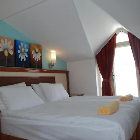 Hotel Adora